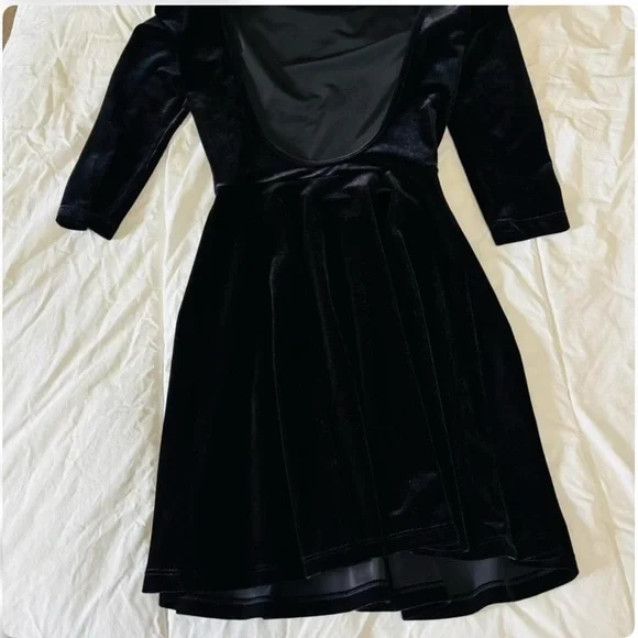 Elegant Black Velvet Dress - Picture 2 of 14